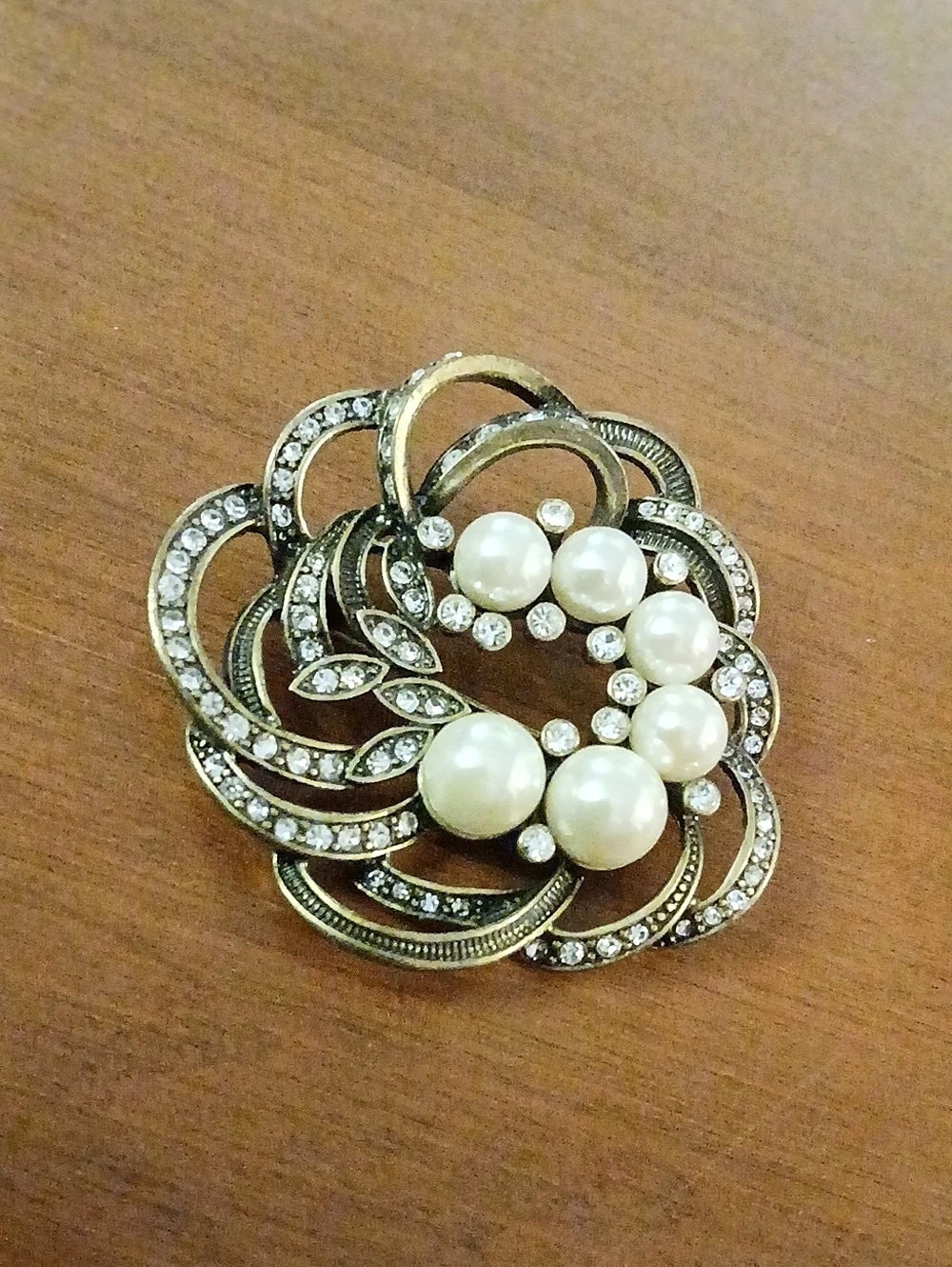 Vintage NRT Avon Pearl & Rhinestone Floral Brooch in Gold & Silver Like New